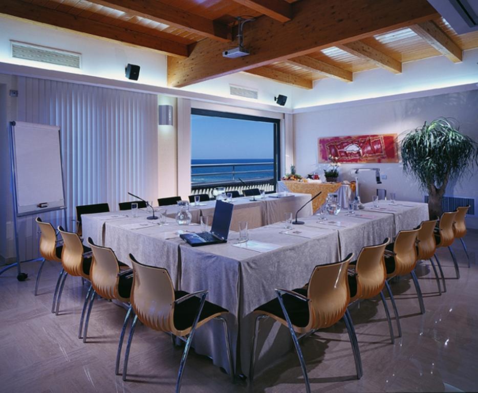 Hotel Europa Beach Village جوليانوفا الاعمال الصورة