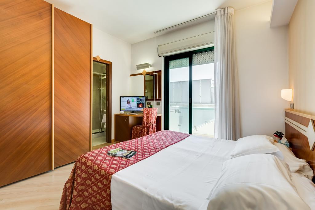 Hotel Europa Beach Village جوليانوفا الغرفة الصورة