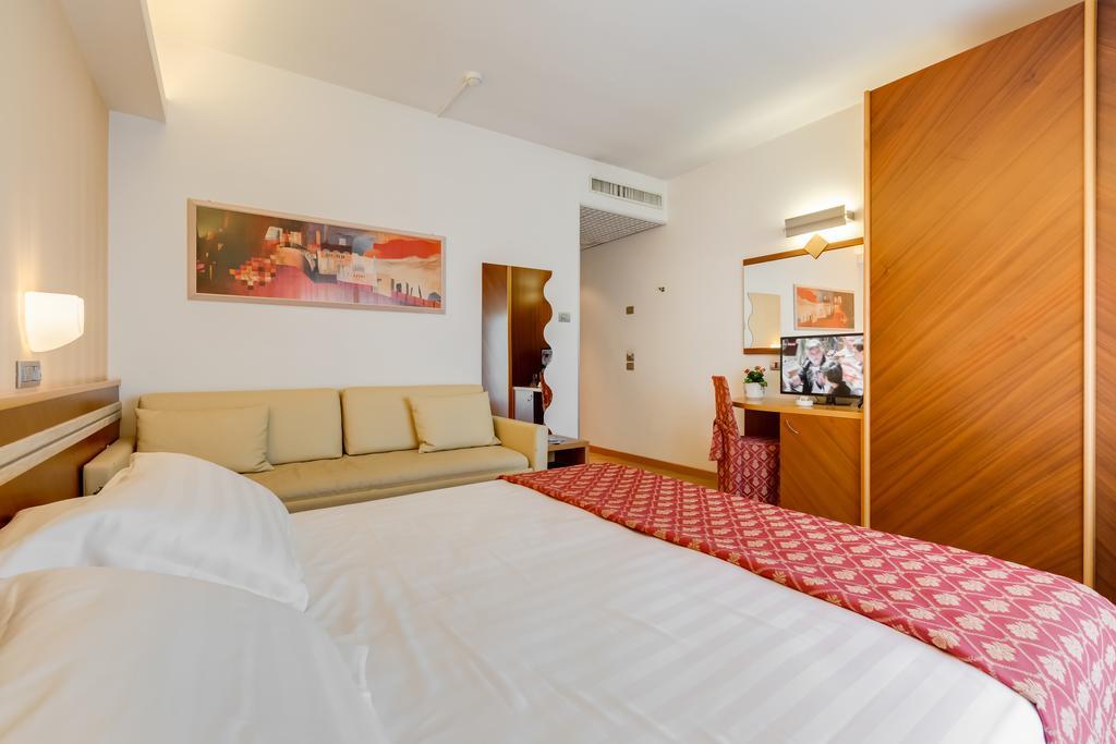 Hotel Europa Beach Village جوليانوفا الغرفة الصورة